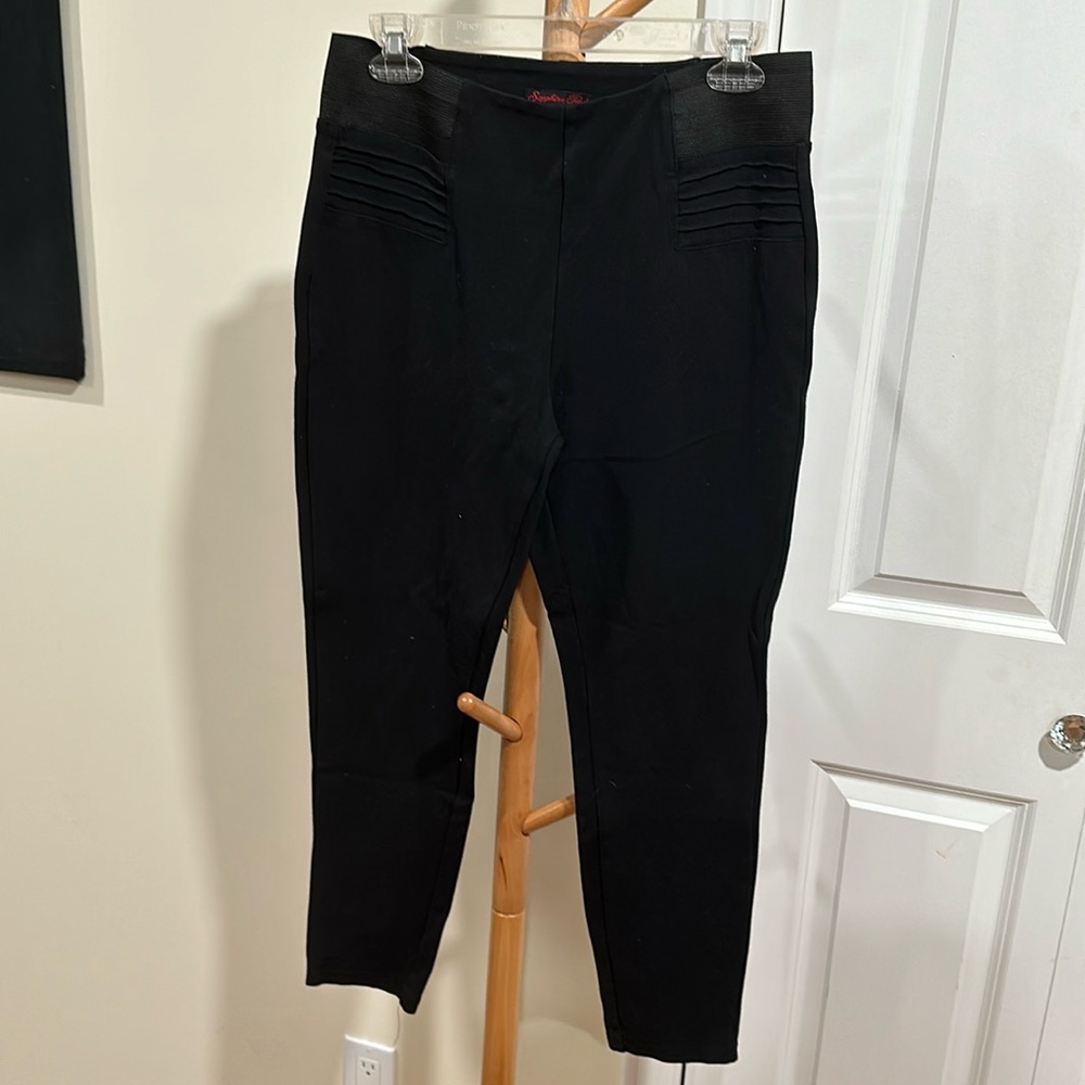 Sapphire Red Women’s Black Leggings